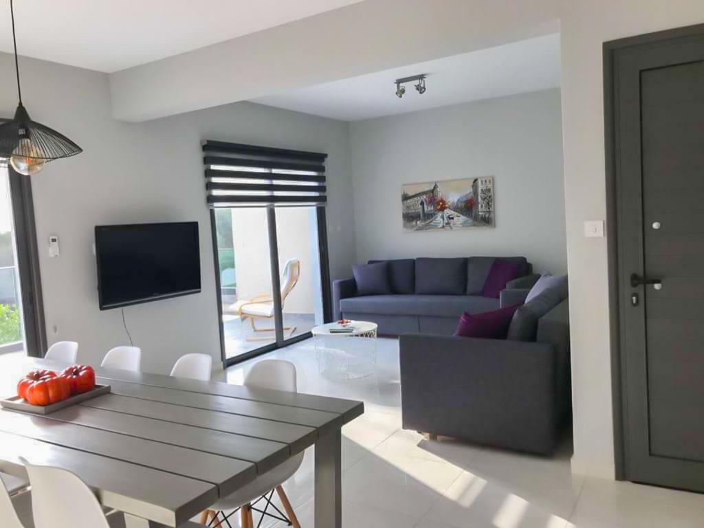 Mare Monte Seaview Boutique Apartment Paphos Exterior photo